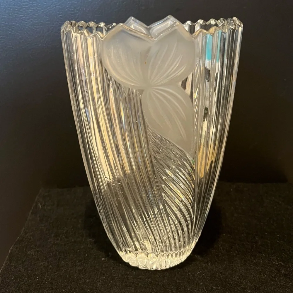 VTG Anna Hutte Bleikristall clear cut 24% lead crystal vase frosted iris design
